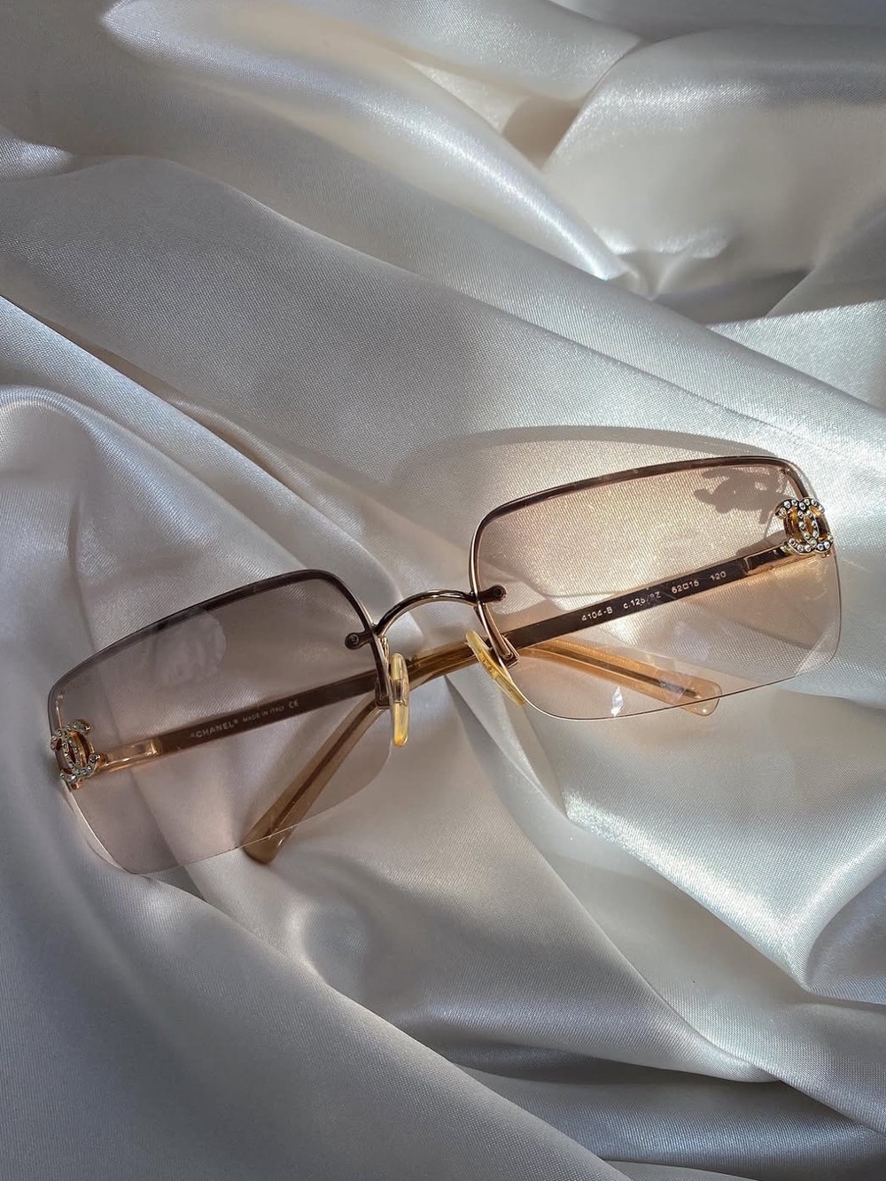 Like New 💫CHANEL Gold Gradient Rimless Logo Sunglasses #117